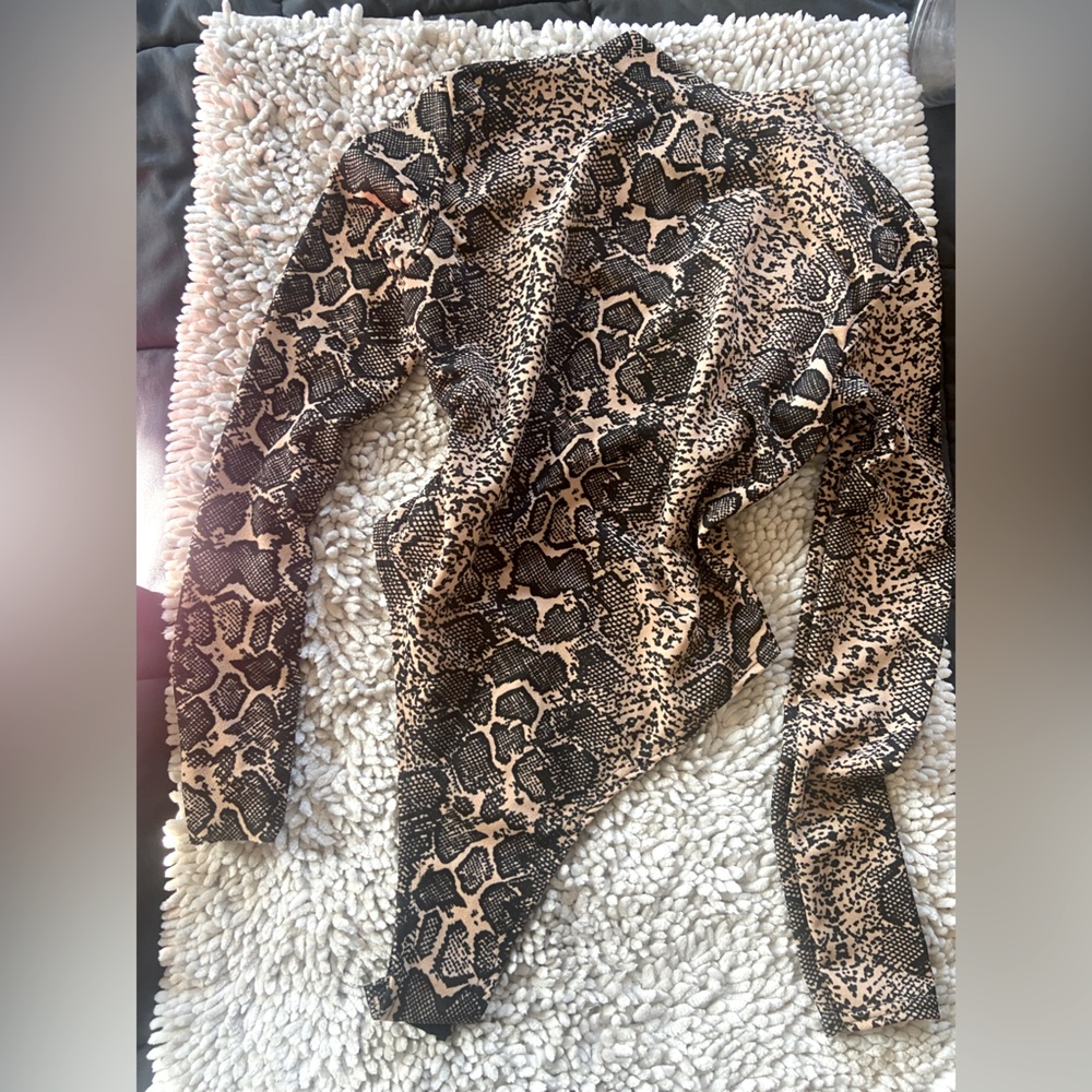 Snakeprint Cream/Black Size 6 (Medium) 1-piece long sleeve bodysuit